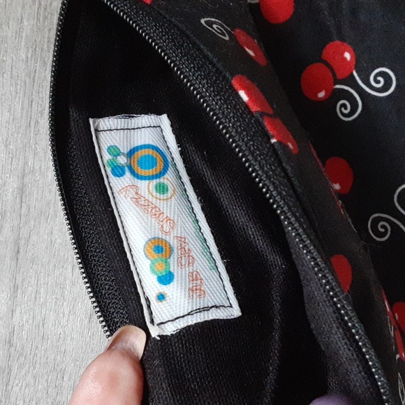 🍒 Cherry Print Wristlet Clutch w/Eiffel Tower charm - Picture 3 of 5